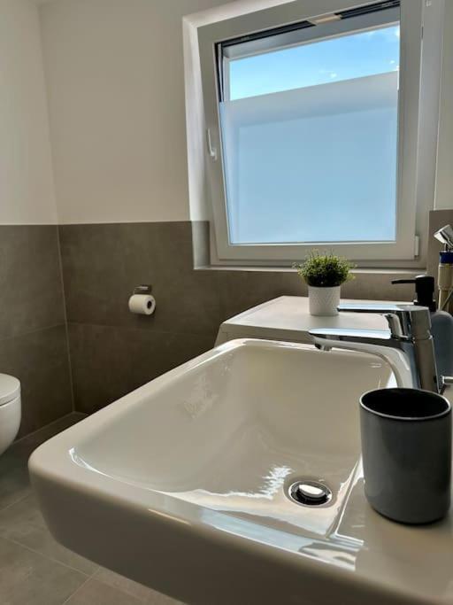 Amao-Pearl I Comfort Suite I 94Qm I Kingsize-Bett I Exklusiv Mit Balkon & Tiefgarage I Aufzug 奥芬堡 外观 照片